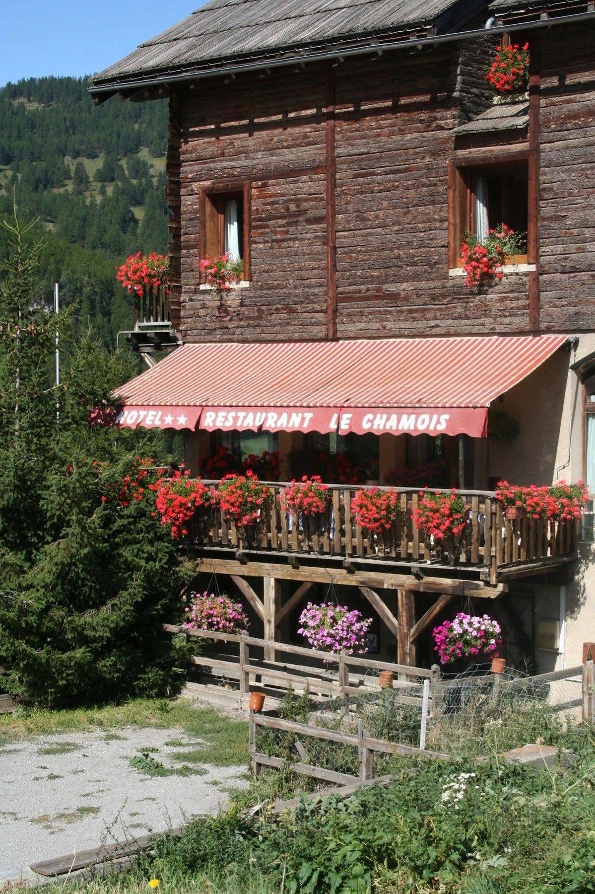 Hotel Le Chamois Logis Molines-en-Queyras Buitenkant foto