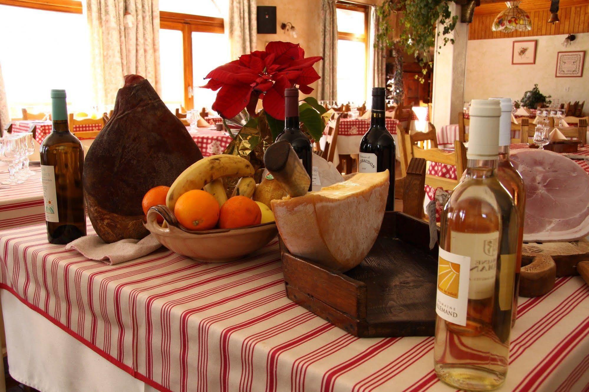 Hotel Le Chamois Logis Molines-en-Queyras Buitenkant foto