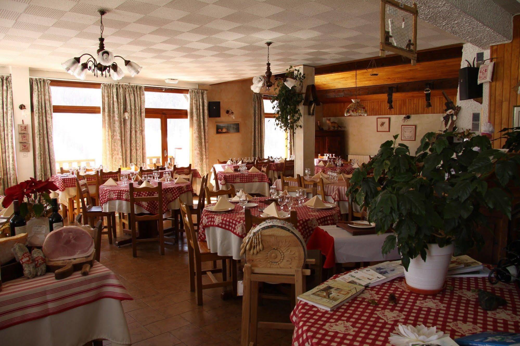 Hotel Le Chamois Logis Molines-en-Queyras Buitenkant foto