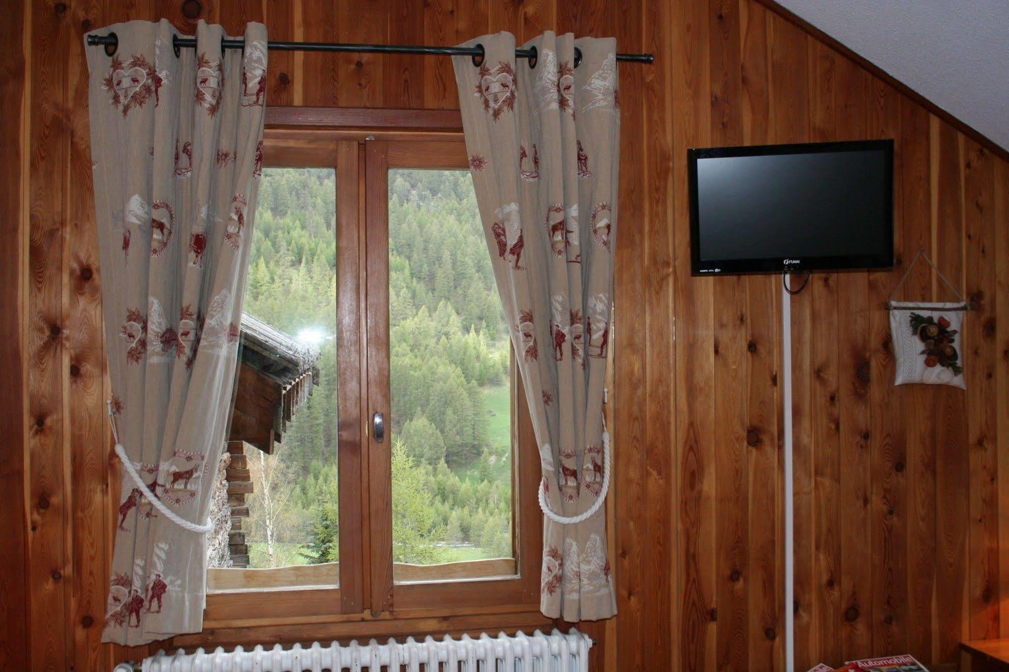 Hotel Le Chamois Logis Molines-en-Queyras Buitenkant foto