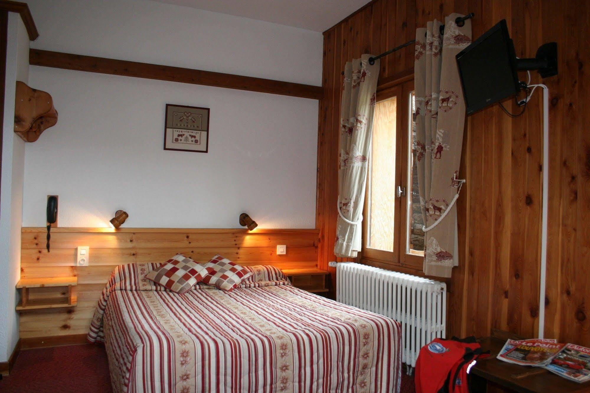 Hotel Le Chamois Logis Molines-en-Queyras Buitenkant foto