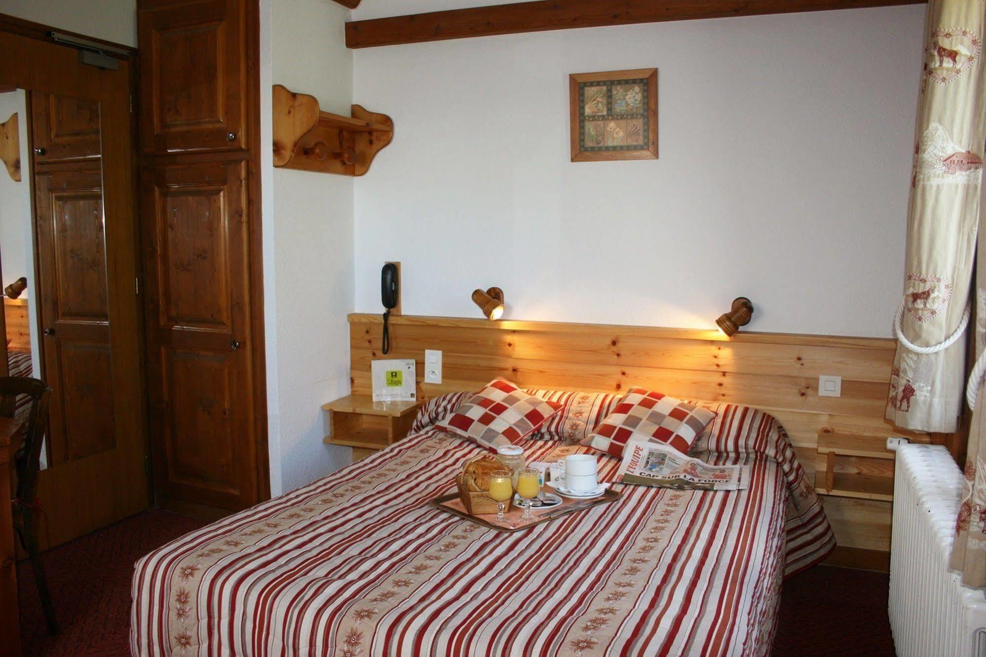 Hotel Le Chamois Logis Molines-en-Queyras Buitenkant foto