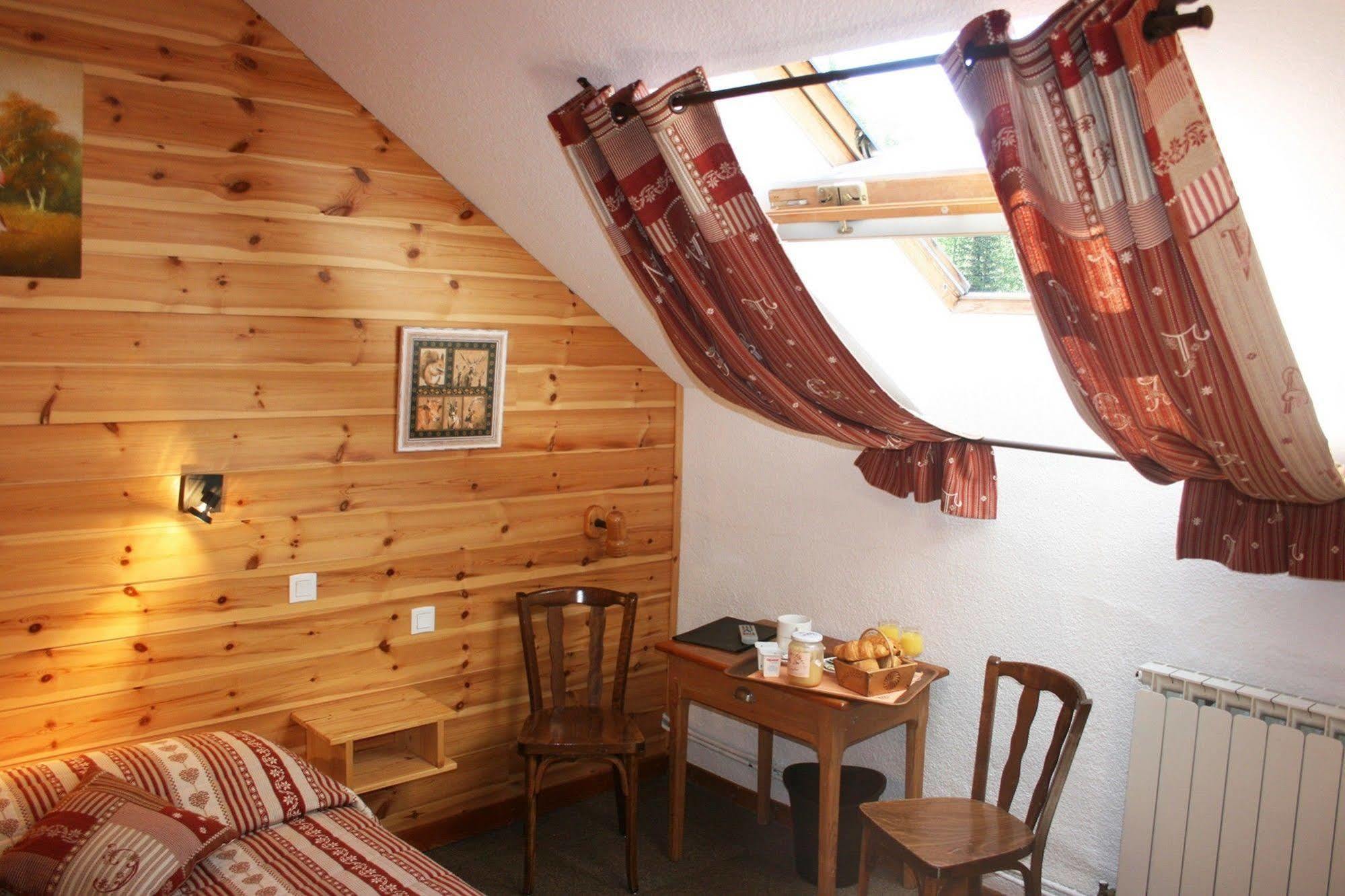 Hotel Le Chamois Logis Molines-en-Queyras Buitenkant foto