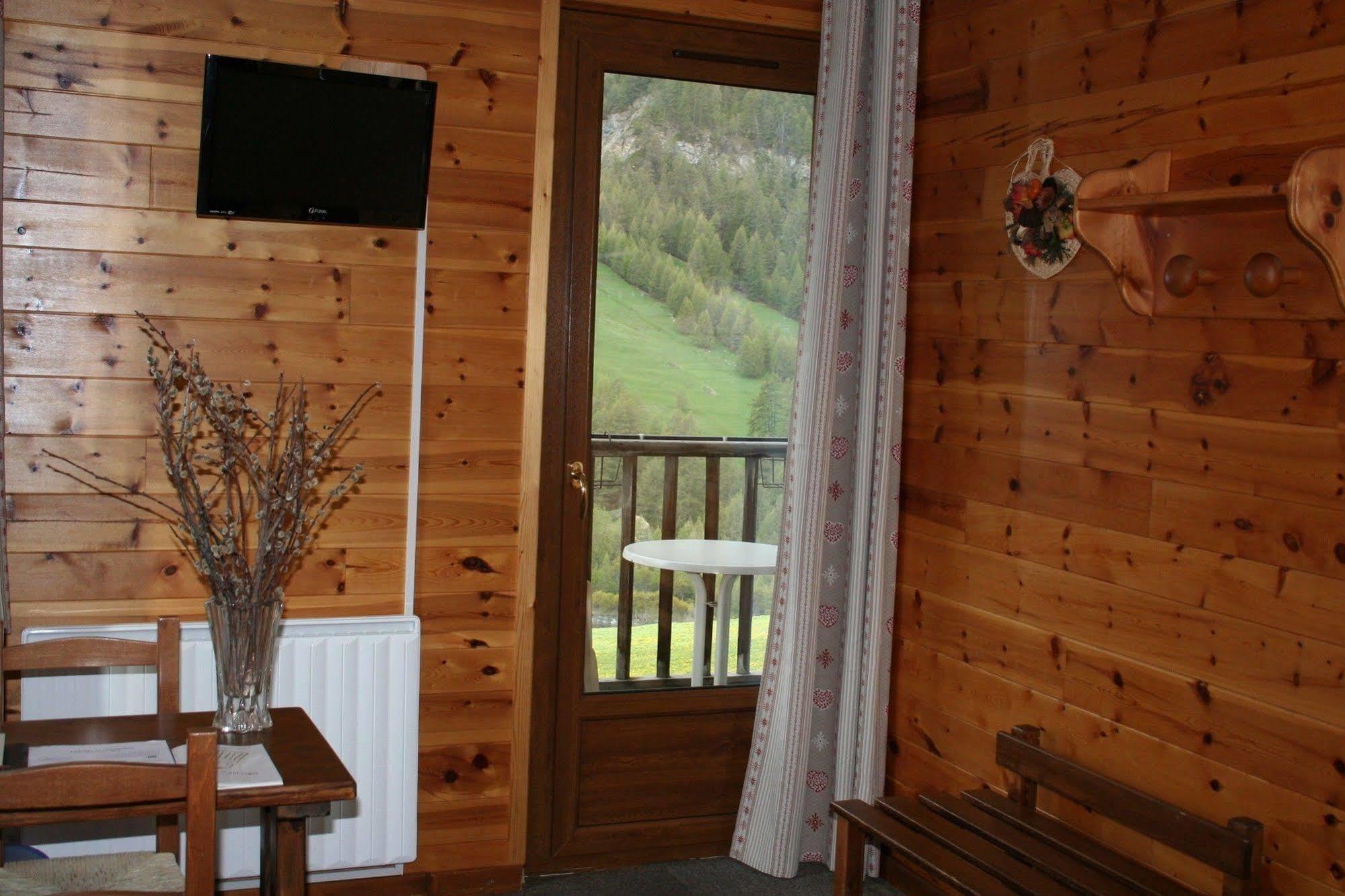 Hotel Le Chamois Logis Molines-en-Queyras Buitenkant foto